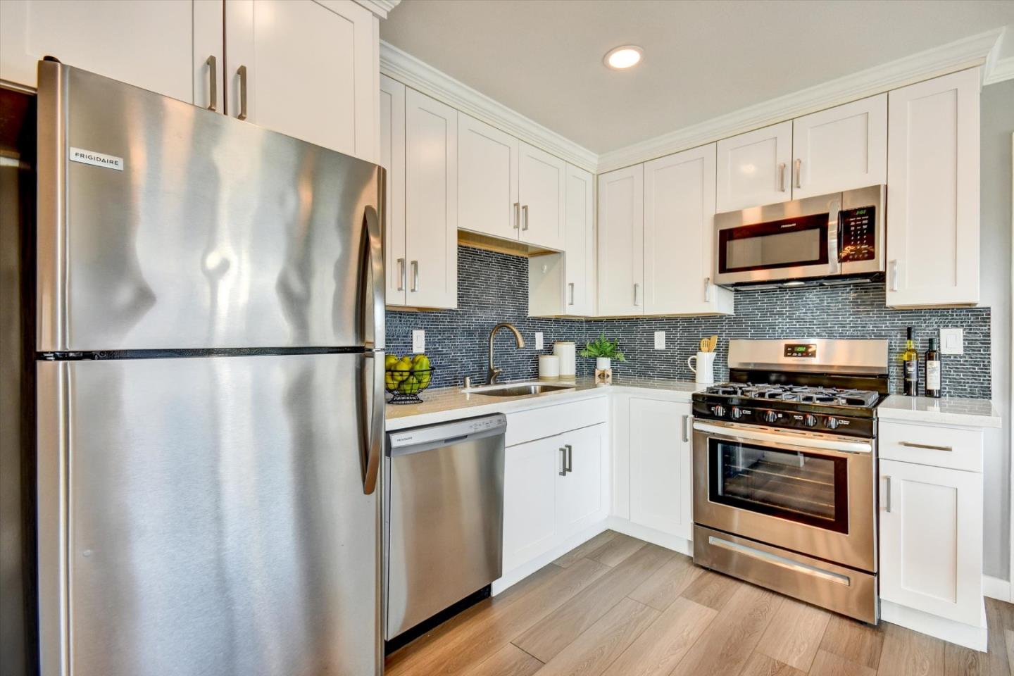 Detail Gallery Image 10 of 39 For 413 Ferndale Ave, South San Francisco,  CA 94080 - 3 Beds | 1 Baths