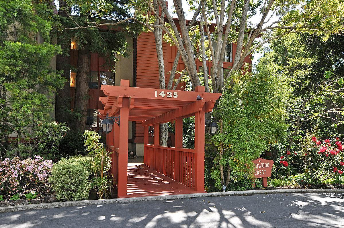 Detail Gallery Image 2 of 11 For 1435 Bellevue Ave, Burlingame,  CA 94010 - 2 Beds | 2 Baths