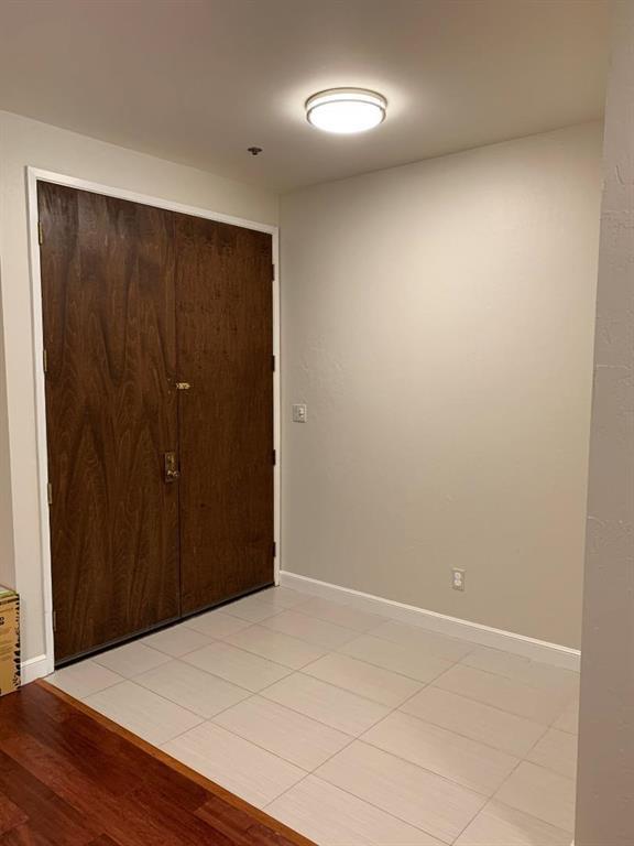 Detail Gallery Image 4 of 11 For 1435 Bellevue Ave, Burlingame,  CA 94010 - 2 Beds | 2 Baths