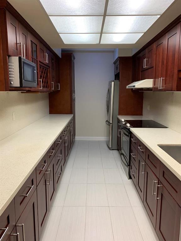 Detail Gallery Image 6 of 11 For 1435 Bellevue Ave, Burlingame,  CA 94010 - 2 Beds | 2 Baths