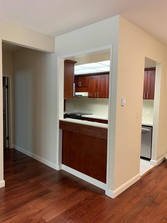 Detail Gallery Image 9 of 11 For 1435 Bellevue Ave, Burlingame,  CA 94010 - 2 Beds | 2 Baths