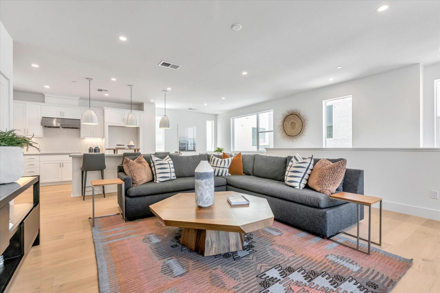 Detail Gallery Image 4 of 20 For 521 Lapis Ct, San Ramon,  CA 94583 - 4 Beds | 3/1 Baths