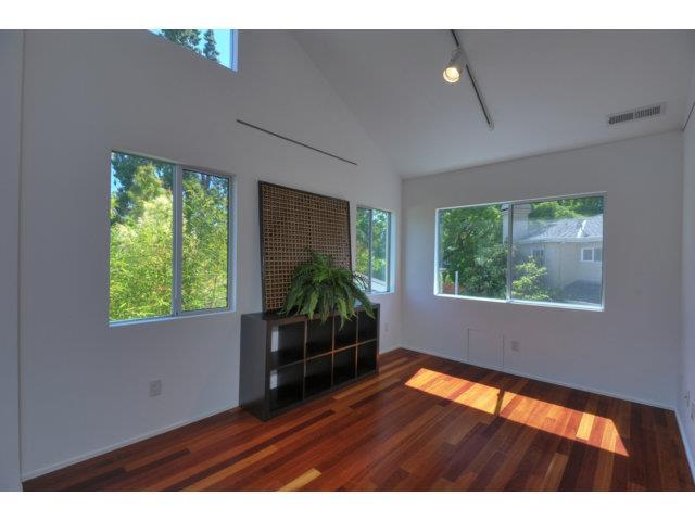Detail Gallery Image 13 of 18 For 171 Cowper St a,  Palo Alto,  CA 94301 - 3 Beds | 2/1 Baths