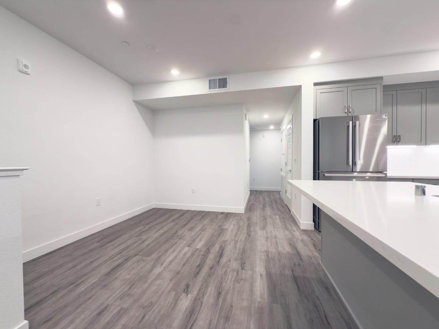 Detail Gallery Image 11 of 31 For 1303 Besra Ter #7,  Sunnyvale,  CA 94087 - 3 Beds | 2 Baths