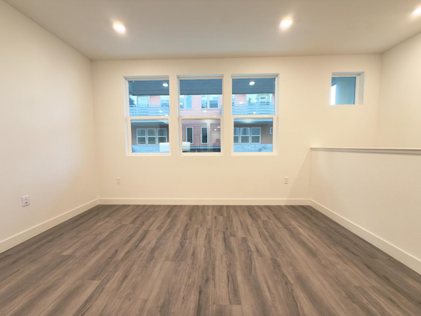 Detail Gallery Image 5 of 31 For 1303 Besra Ter #7,  Sunnyvale,  CA 94087 - 3 Beds | 2 Baths