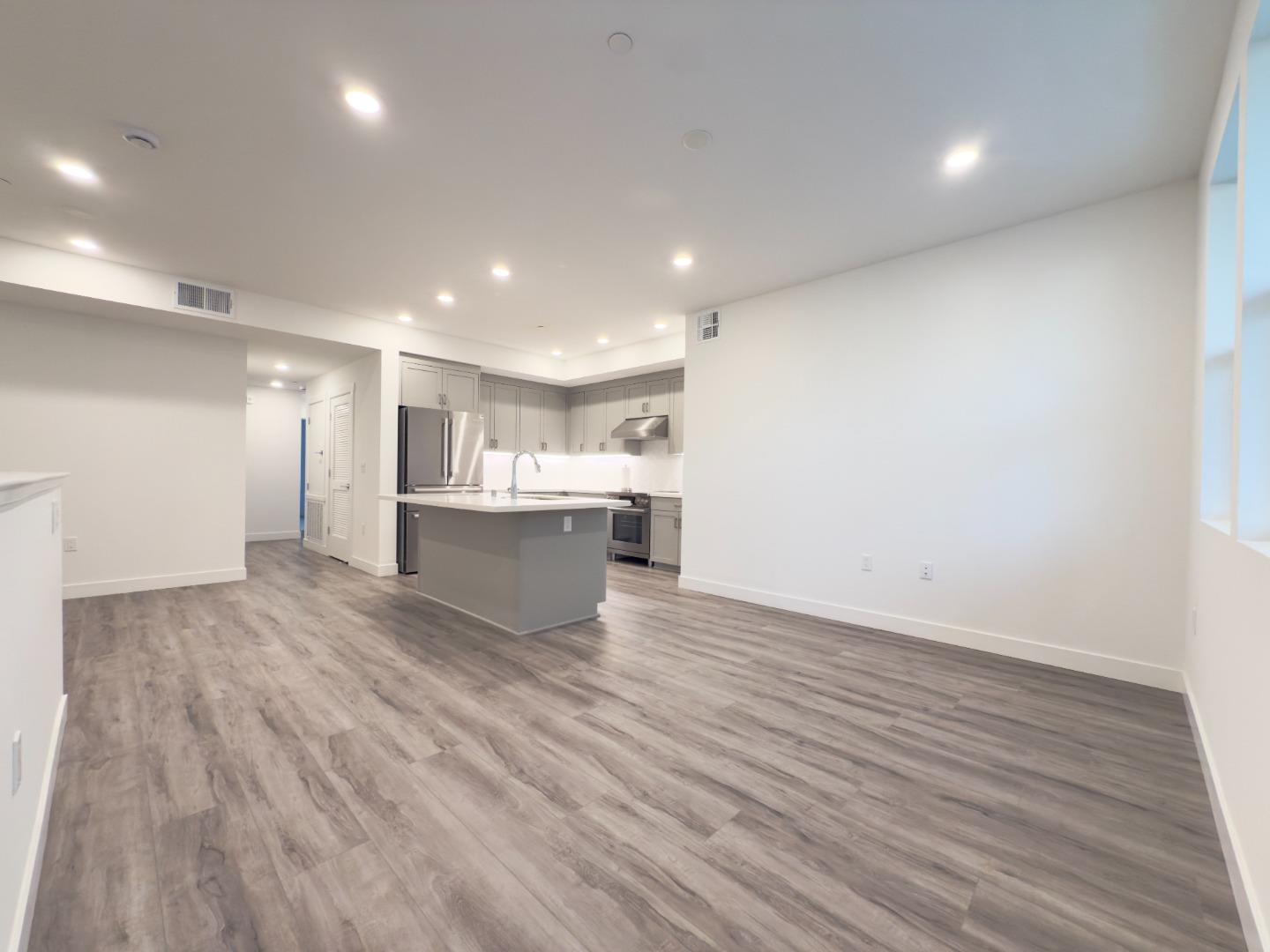 Detail Gallery Image 7 of 31 For 1303 Besra Ter #7,  Sunnyvale,  CA 94087 - 3 Beds | 2 Baths