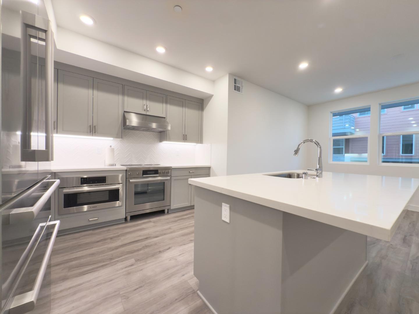 Detail Gallery Image 9 of 31 For 1303 Besra Ter #7,  Sunnyvale,  CA 94087 - 3 Beds | 2 Baths