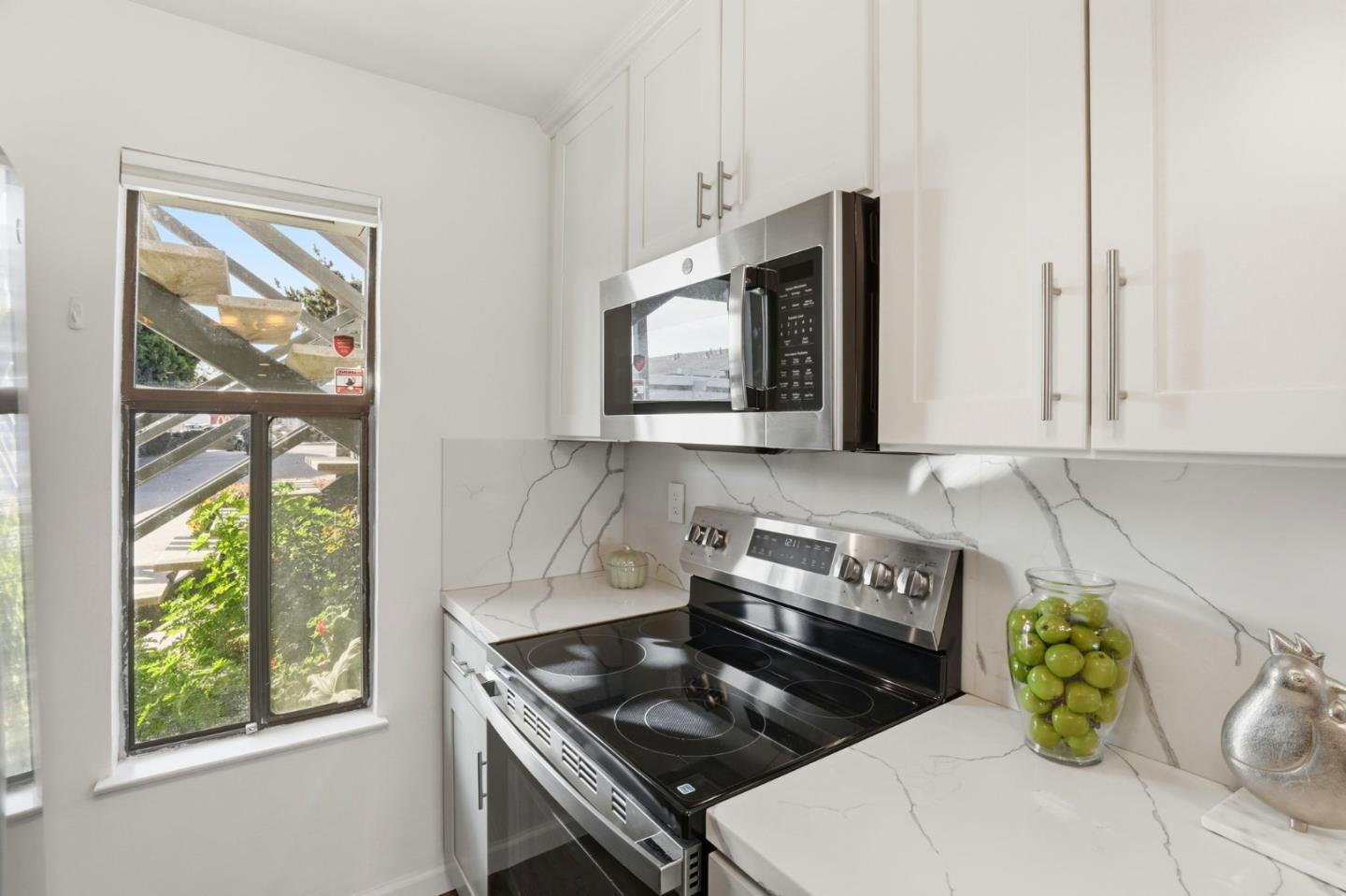 Detail Gallery Image 10 of 30 For 166 Kern St #18,  Salinas,  CA 93905 - 2 Beds | 2 Baths