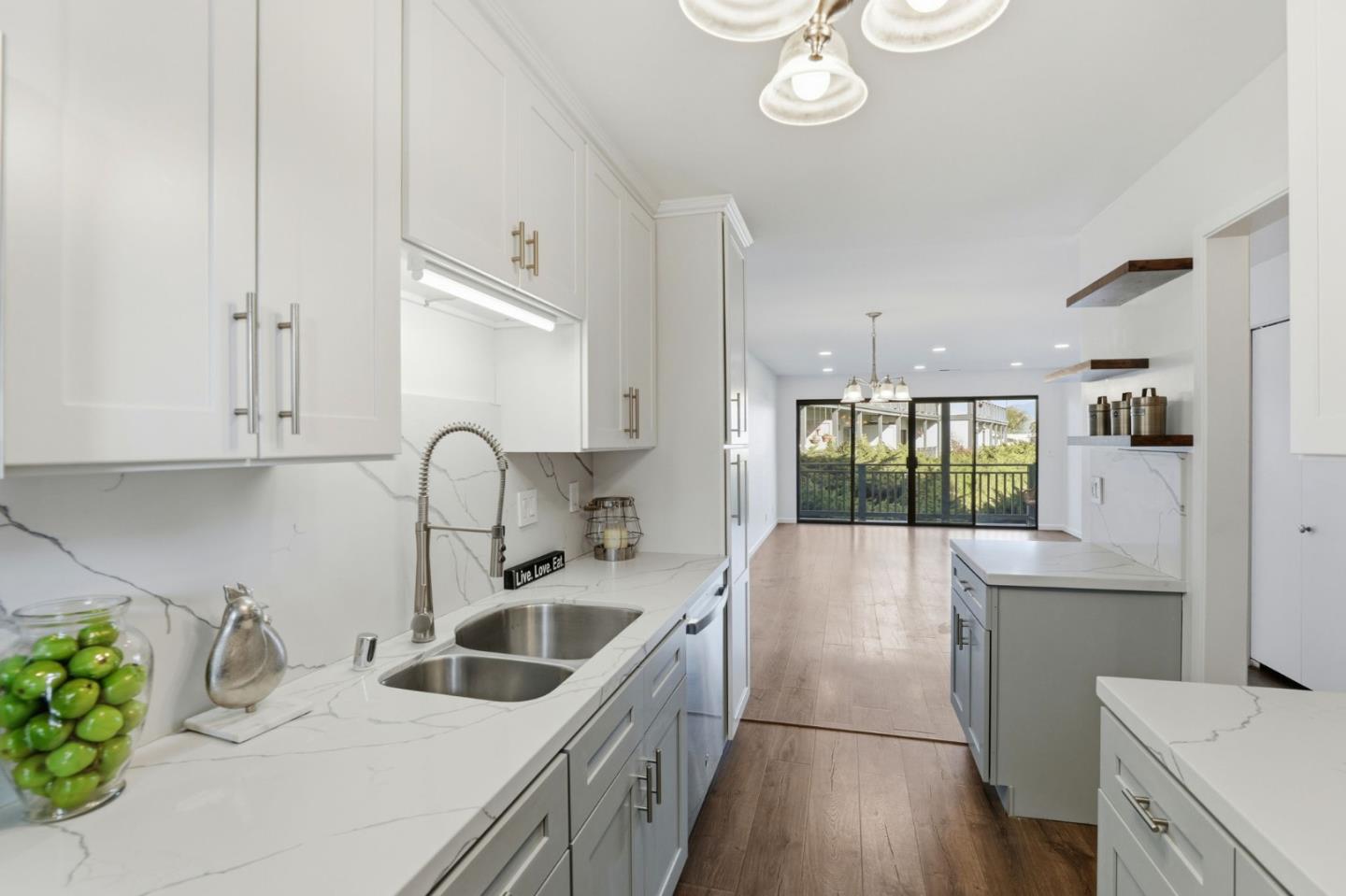 Detail Gallery Image 11 of 30 For 166 Kern St #18,  Salinas,  CA 93905 - 2 Beds | 2 Baths