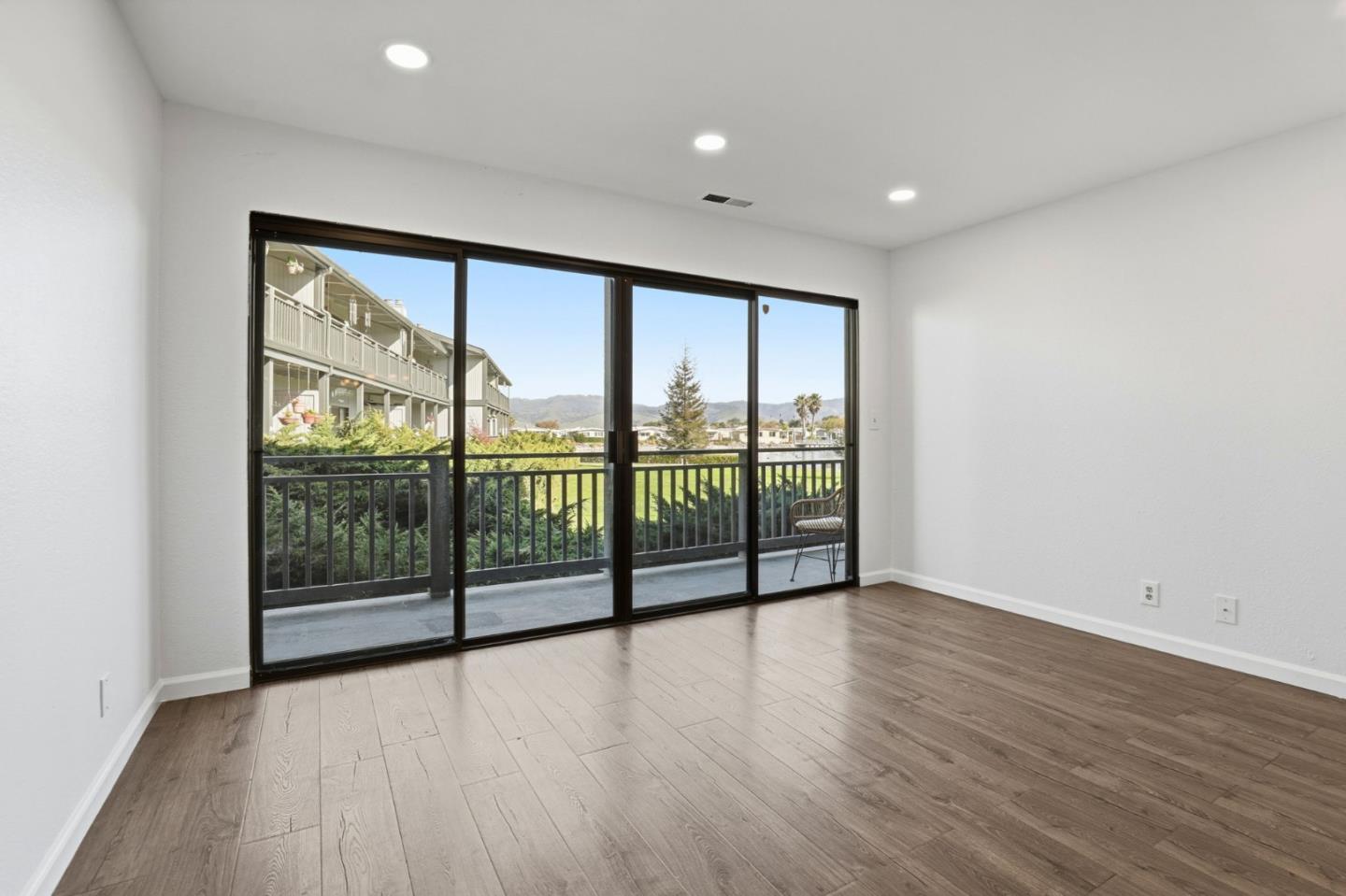 Detail Gallery Image 13 of 30 For 166 Kern St #18,  Salinas,  CA 93905 - 2 Beds | 2 Baths