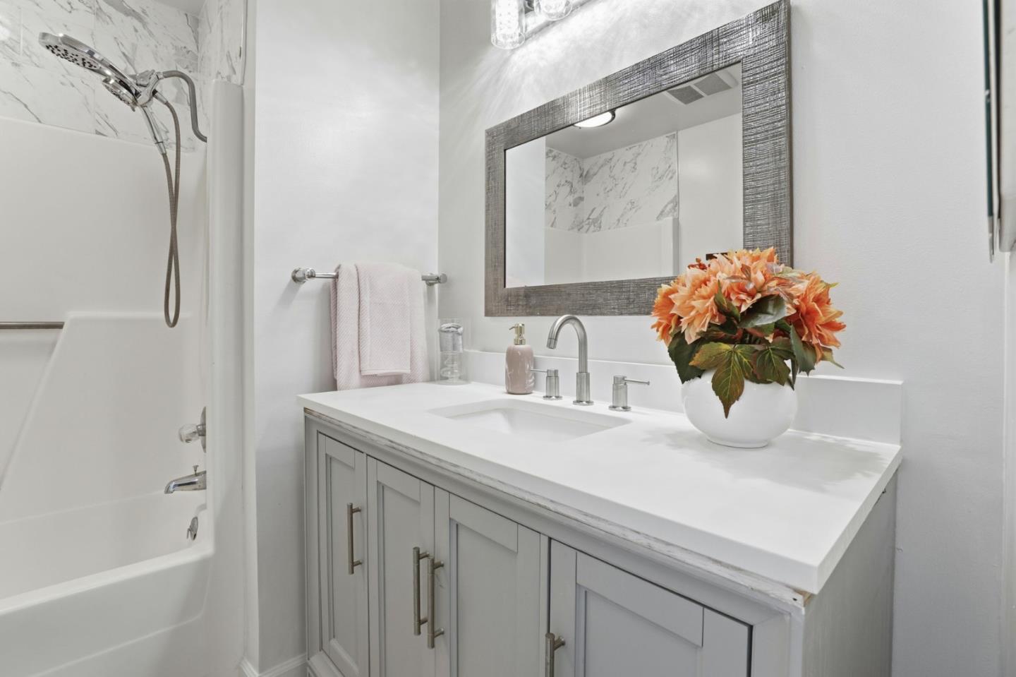 Detail Gallery Image 24 of 30 For 166 Kern St #18,  Salinas,  CA 93905 - 2 Beds | 2 Baths