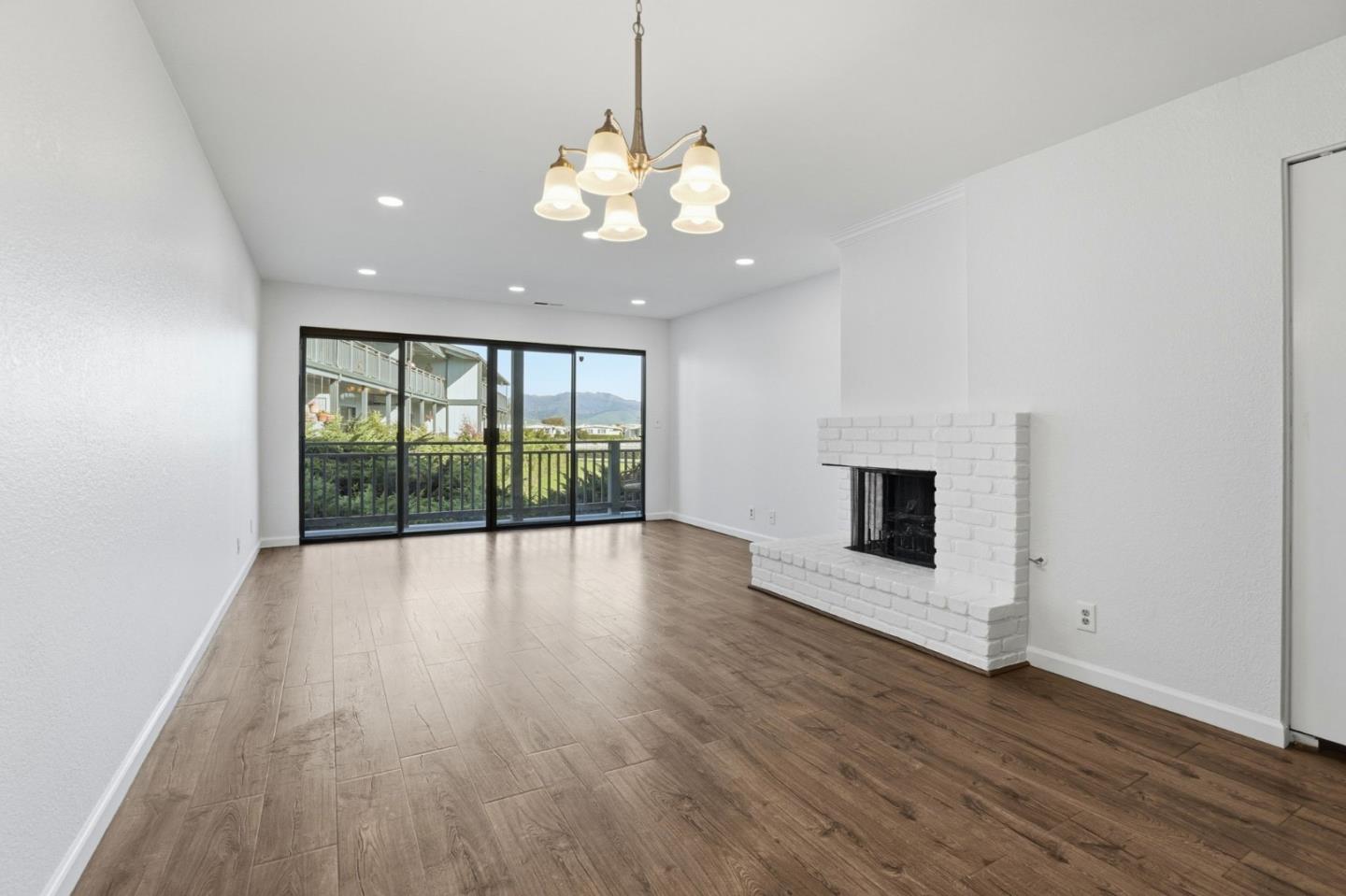 Detail Gallery Image 4 of 30 For 166 Kern St #18,  Salinas,  CA 93905 - 2 Beds | 2 Baths