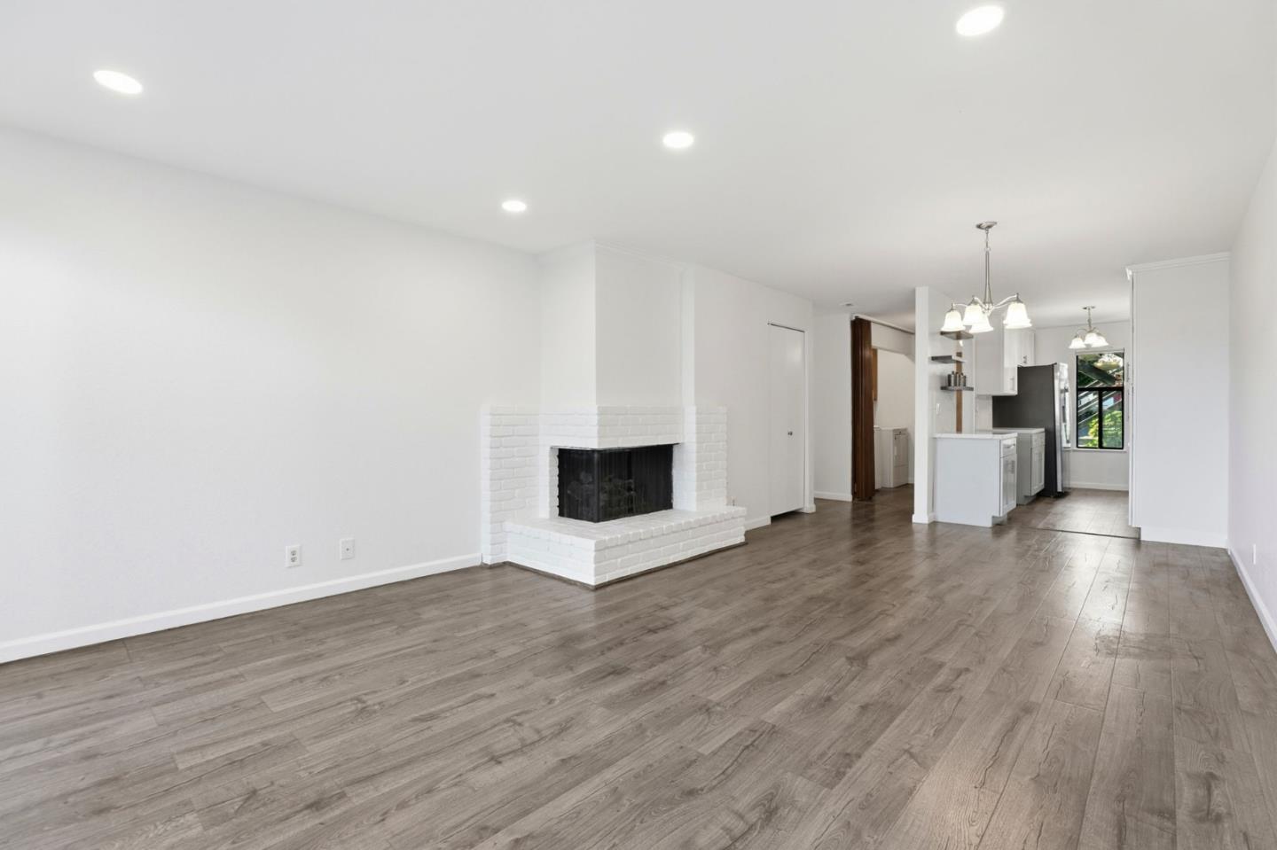 Detail Gallery Image 6 of 30 For 166 Kern St #18,  Salinas,  CA 93905 - 2 Beds | 2 Baths