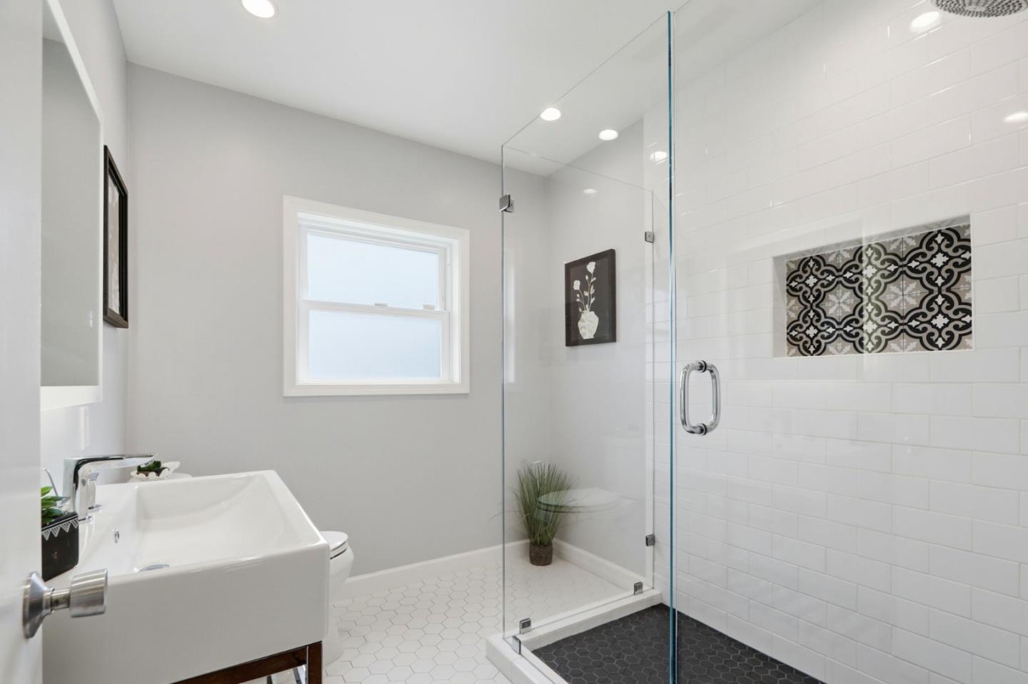 Detail Gallery Image 15 of 39 For 1127 Norval Way, San Jose,  CA 95125 - 5 Beds | 2/1 Baths