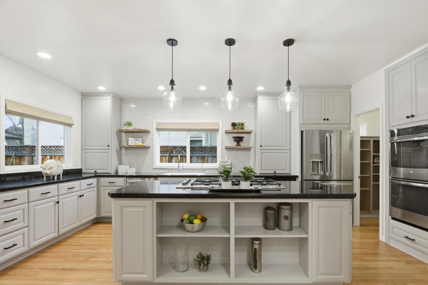 Detail Gallery Image 8 of 39 For 1127 Norval Way, San Jose,  CA 95125 - 5 Beds | 2/1 Baths