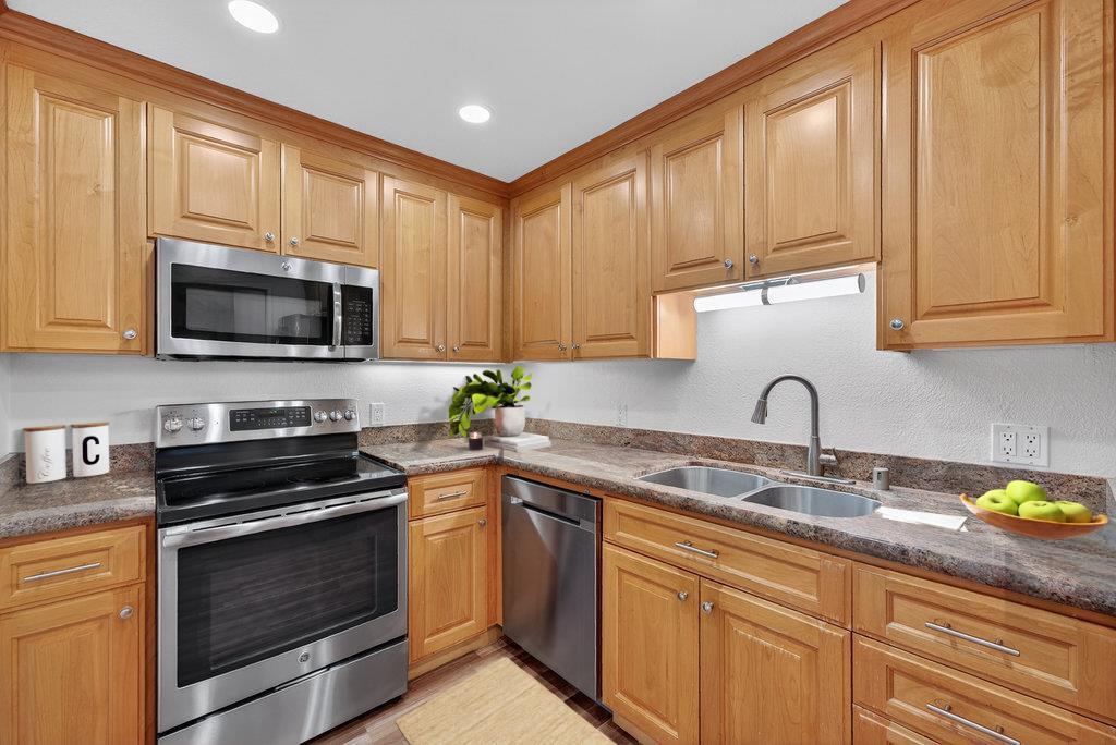 Detail Gallery Image 2 of 14 For 449 Alberto Way #C139,  Los Gatos,  CA 95032 - 2 Beds | 2 Baths