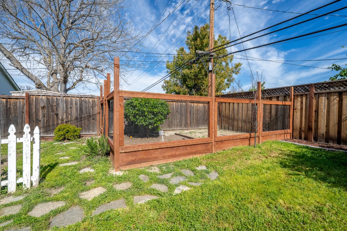 Detail Gallery Image 25 of 38 For 5444 Clovercrest Dr, San Jose,  CA 95118 - 3 Beds | 2 Baths