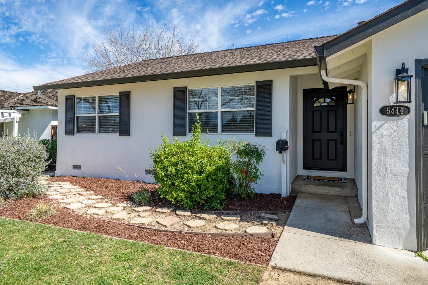 Detail Gallery Image 4 of 38 For 5444 Clovercrest Dr, San Jose,  CA 95118 - 3 Beds | 2 Baths