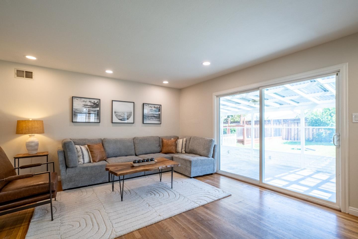 Detail Gallery Image 9 of 38 For 5444 Clovercrest Dr, San Jose,  CA 95118 - 3 Beds | 2 Baths