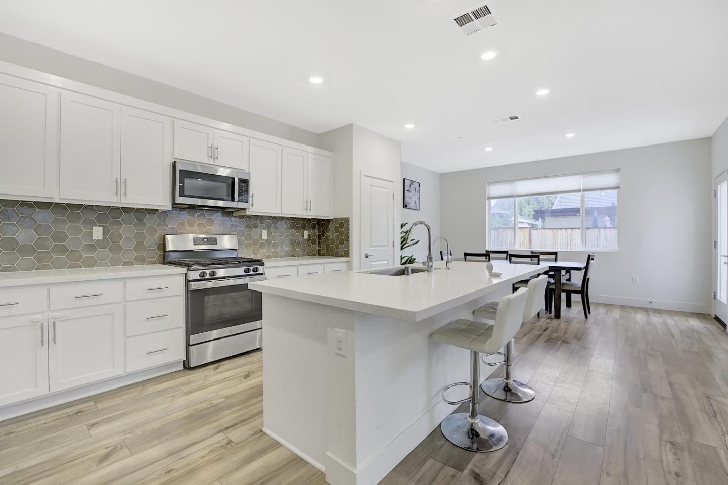 Detail Gallery Image 12 of 42 For 5161 Maniago Way, Antioch,  CA 94531 - 5 Beds | 3 Baths