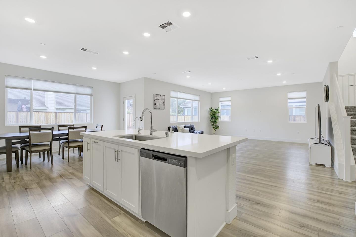 Detail Gallery Image 14 of 42 For 5161 Maniago Way, Antioch,  CA 94531 - 5 Beds | 3 Baths