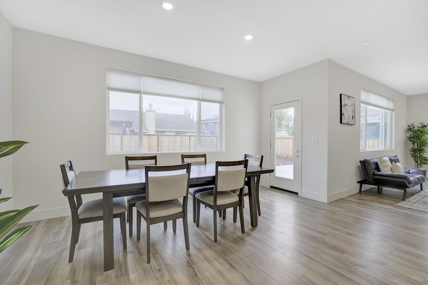 Detail Gallery Image 16 of 42 For 5161 Maniago Way, Antioch,  CA 94531 - 5 Beds | 3 Baths