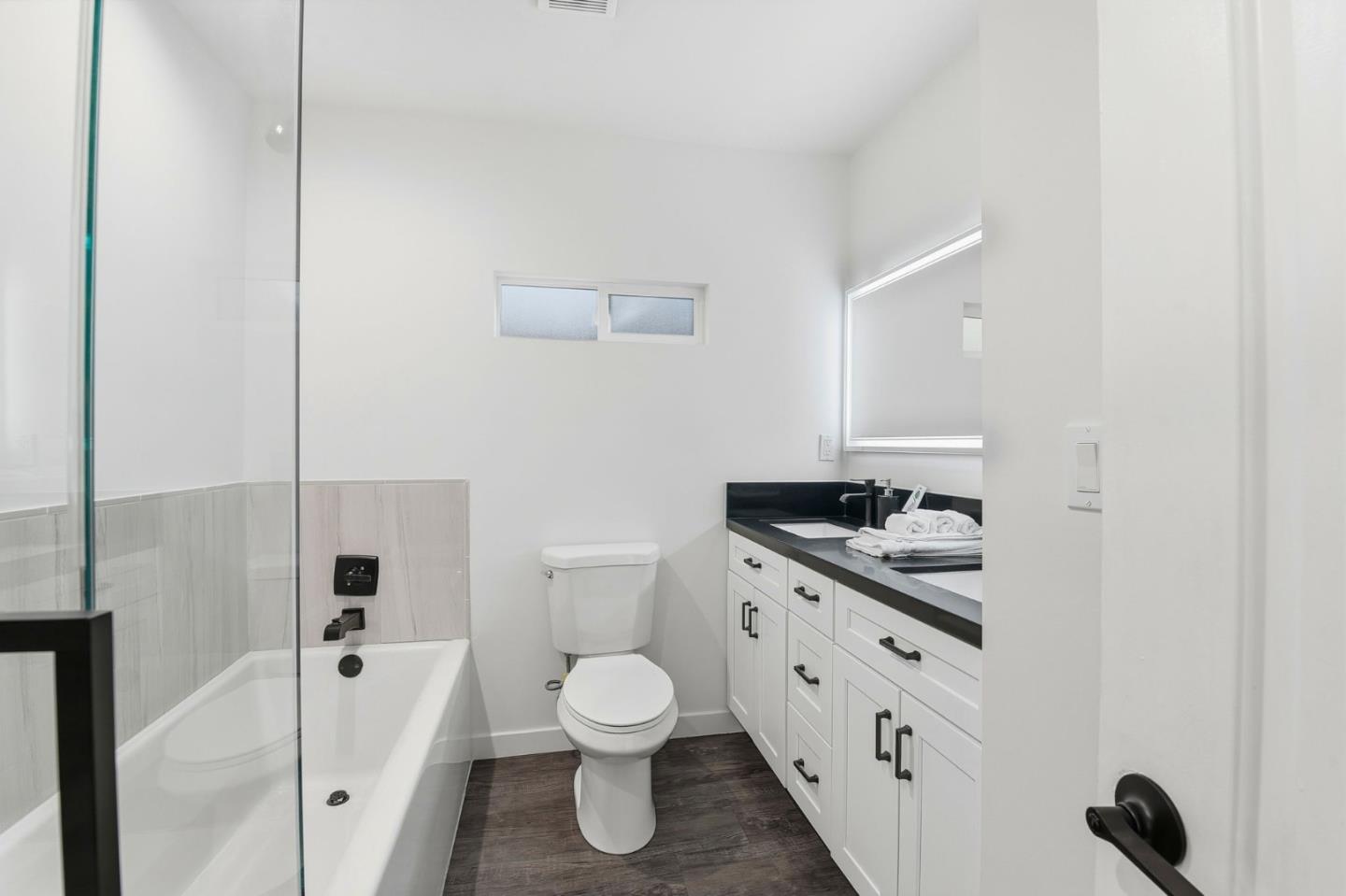 Detail Gallery Image 16 of 19 For 17055 Gault St, Van Nuys,  CA 91406 - 3 Beds | 1 Baths