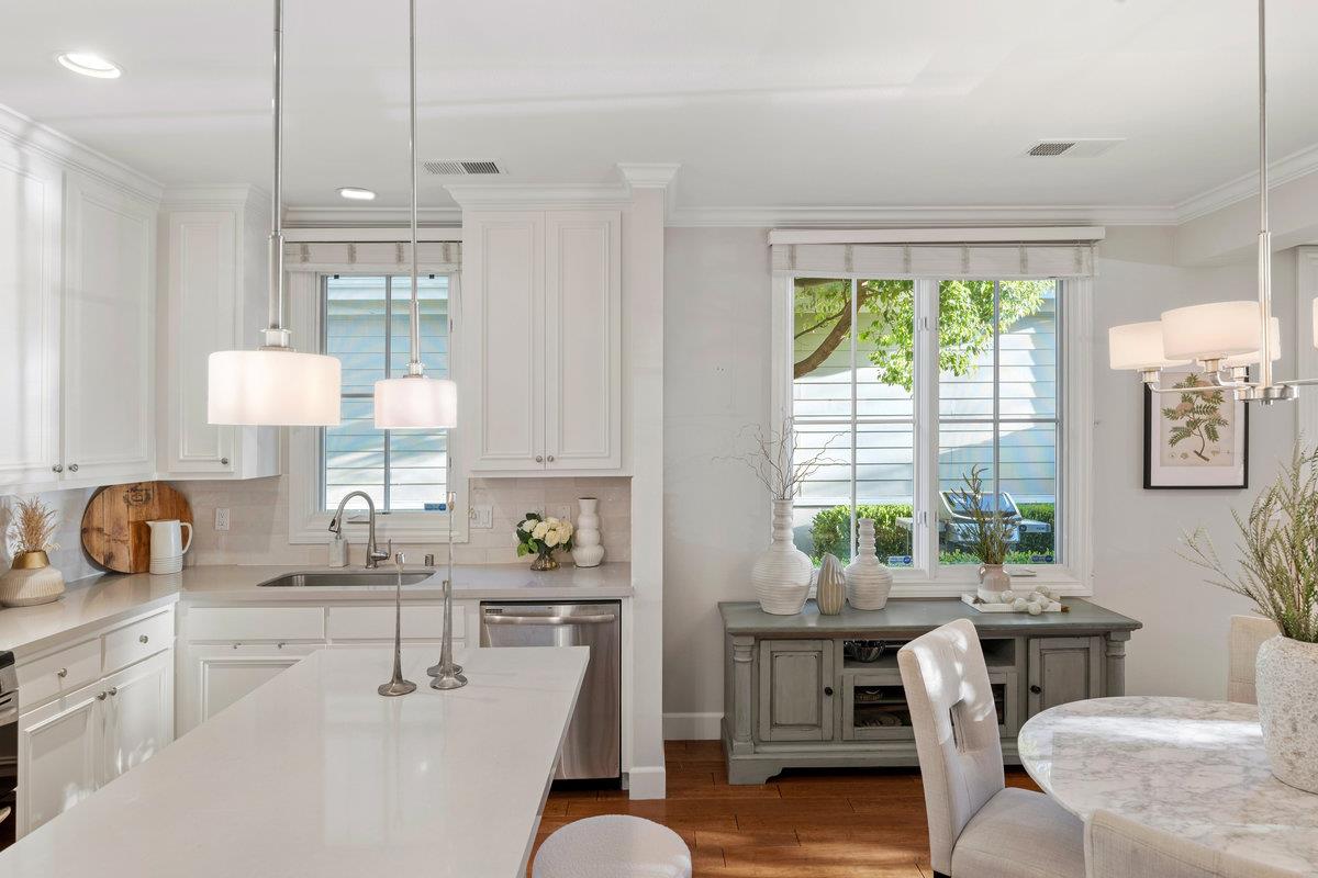 Detail Gallery Image 12 of 28 For 1587 Kentfield Ave, Redwood City,  CA 94061 - 3 Beds | 2/1 Baths