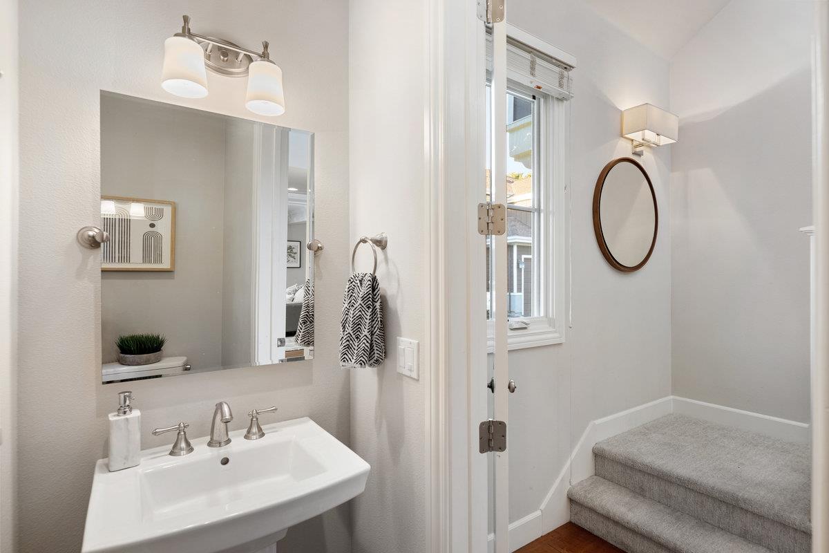Detail Gallery Image 15 of 28 For 1587 Kentfield Ave, Redwood City,  CA 94061 - 3 Beds | 2/1 Baths