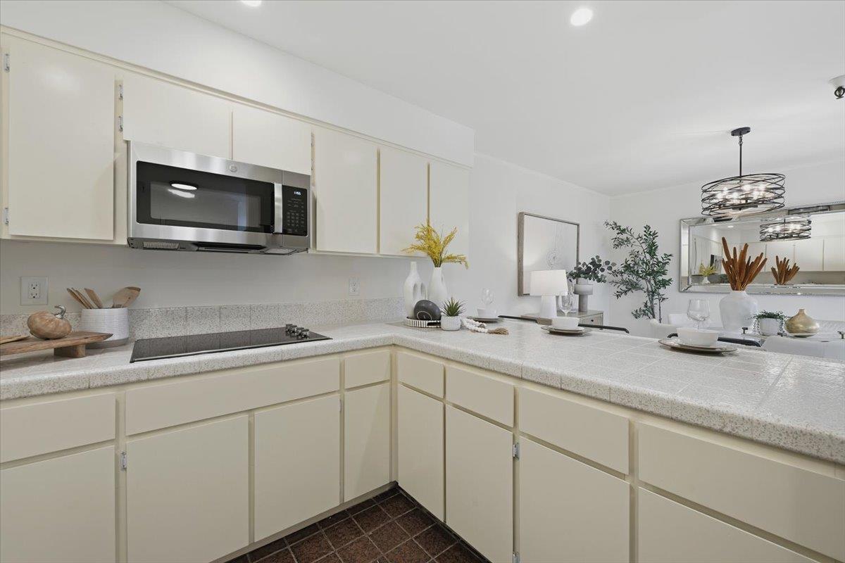 Detail Gallery Image 12 of 36 For 601 Leahy St #201,  Redwood City,  CA 94061 - 3 Beds | 2 Baths