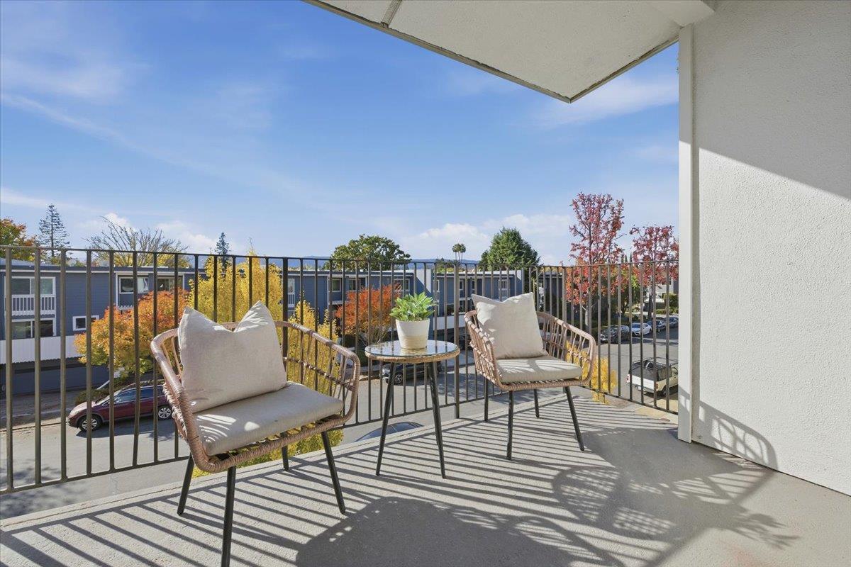 Detail Gallery Image 24 of 36 For 601 Leahy St #201,  Redwood City,  CA 94061 - 3 Beds | 2 Baths