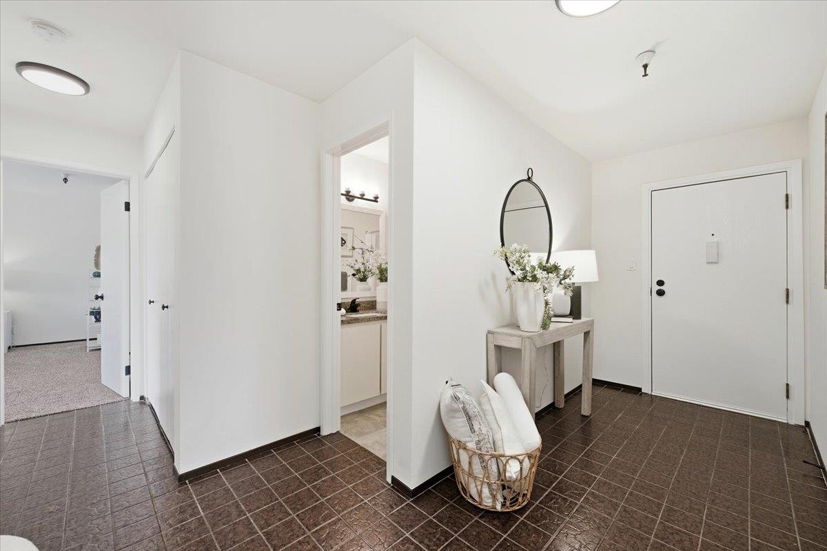 Detail Gallery Image 3 of 36 For 601 Leahy St #201,  Redwood City,  CA 94061 - 3 Beds | 2 Baths