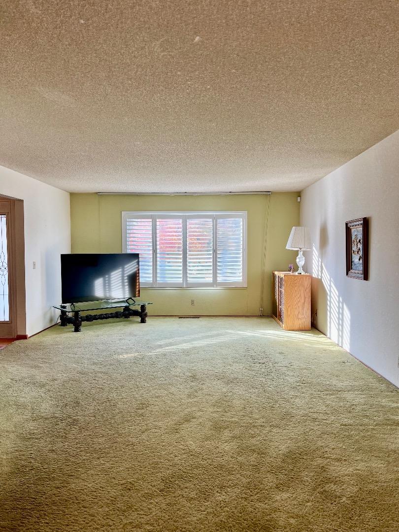 Detail Gallery Image 3 of 20 For 7290 Orchard Dr, Gilroy,  CA 95020 - 5 Beds | 3 Baths