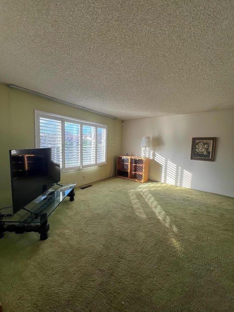 Detail Gallery Image 4 of 20 For 7290 Orchard Dr, Gilroy,  CA 95020 - 5 Beds | 3 Baths