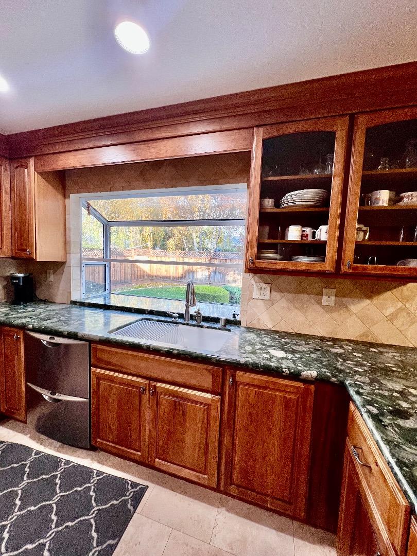 Detail Gallery Image 9 of 20 For 7290 Orchard Dr, Gilroy,  CA 95020 - 5 Beds | 3 Baths