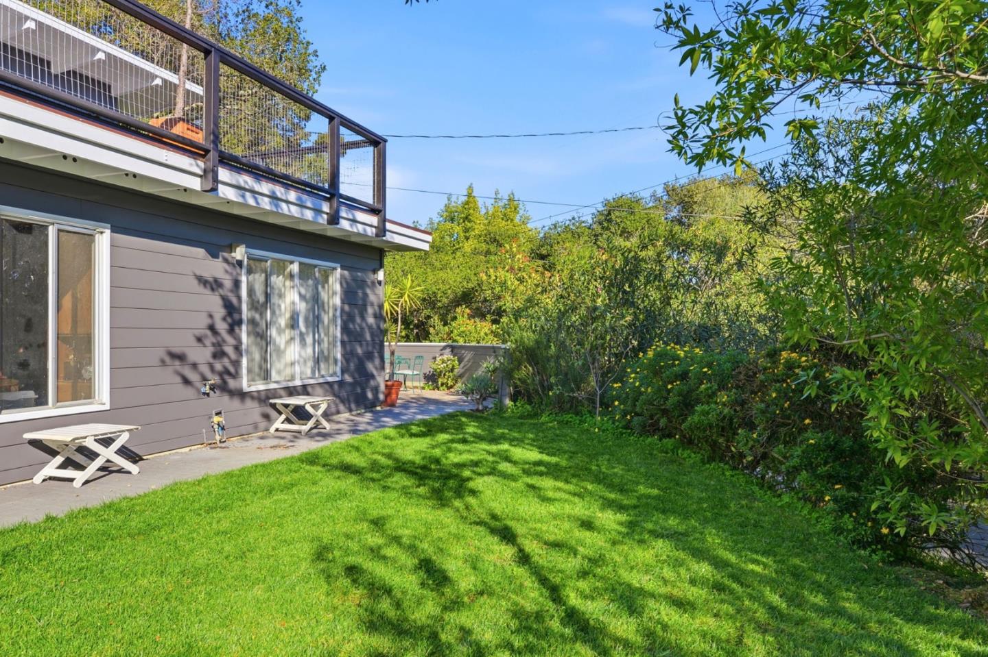 Detail Gallery Image 26 of 38 For 411 Glenwood Ave, Woodside,  CA 94062 - 3 Beds | 2 Baths