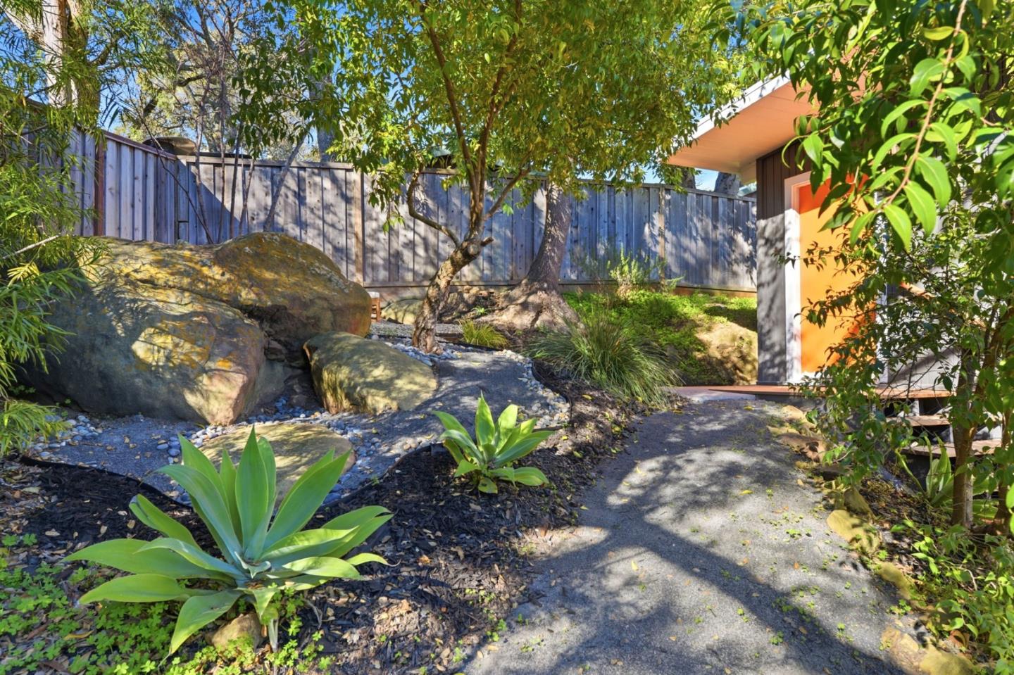 Detail Gallery Image 37 of 38 For 411 Glenwood Ave, Woodside,  CA 94062 - 3 Beds | 2 Baths