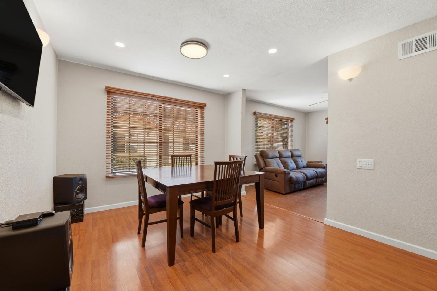 Detail Gallery Image 13 of 48 For 5453 Colony Green Dr, San Jose,  CA 95123 - 2 Beds | 2/1 Baths