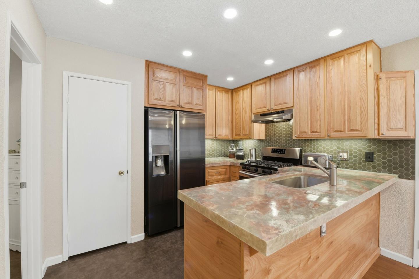 Detail Gallery Image 8 of 48 For 5453 Colony Green Dr, San Jose,  CA 95123 - 2 Beds | 2/1 Baths