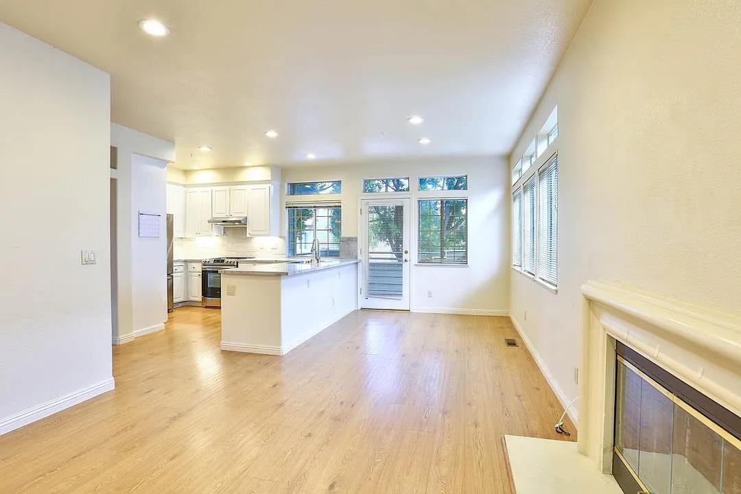 Detail Gallery Image 10 of 44 For 510 Porpoise Bay Ter a,  Sunnyvale,  CA 94089 - 3 Beds | 2/1 Baths