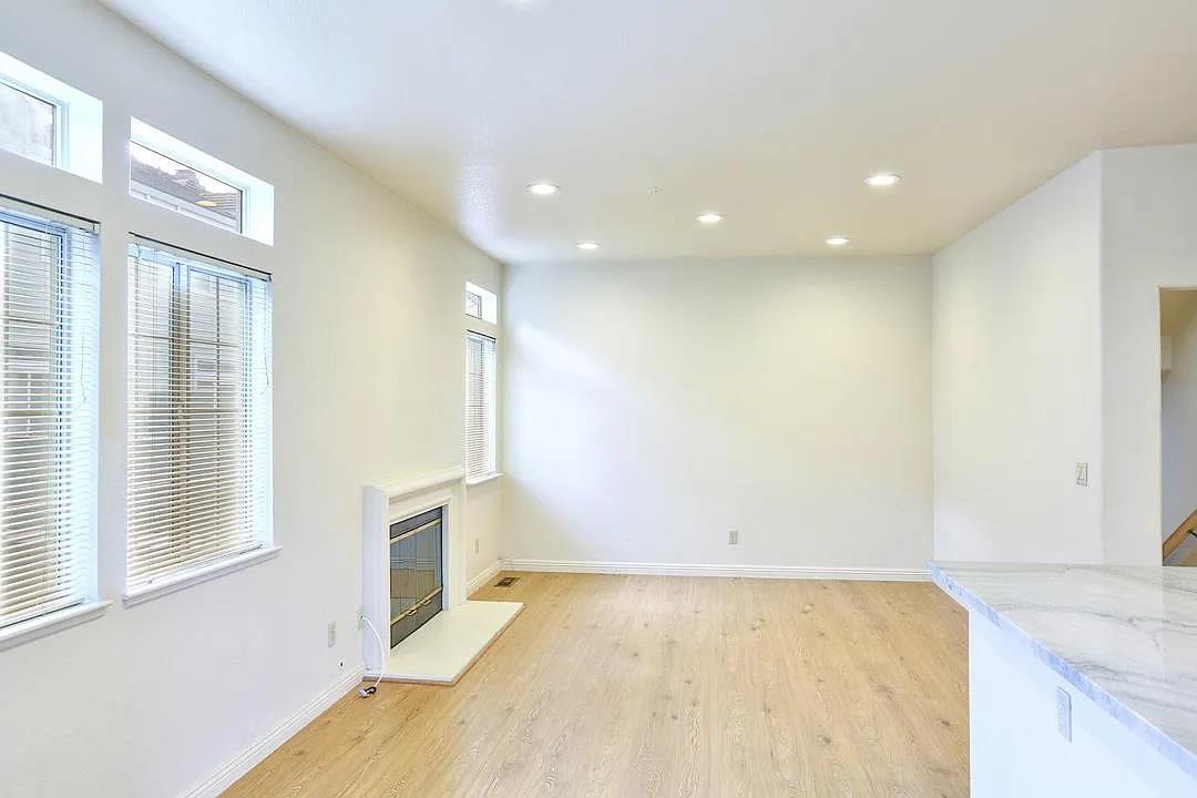 Detail Gallery Image 12 of 44 For 510 Porpoise Bay Ter a,  Sunnyvale,  CA 94089 - 3 Beds | 2/1 Baths