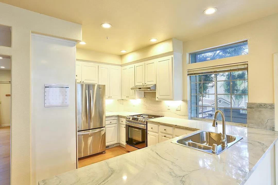 Detail Gallery Image 15 of 44 For 510 Porpoise Bay Ter a,  Sunnyvale,  CA 94089 - 3 Beds | 2/1 Baths