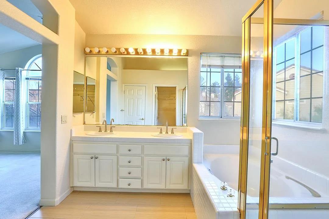 Detail Gallery Image 24 of 44 For 510 Porpoise Bay Ter a,  Sunnyvale,  CA 94089 - 3 Beds | 2/1 Baths
