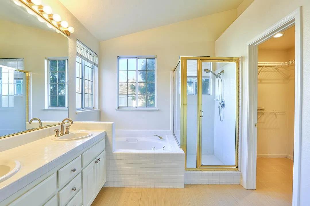 Detail Gallery Image 26 of 44 For 510 Porpoise Bay Ter a,  Sunnyvale,  CA 94089 - 3 Beds | 2/1 Baths