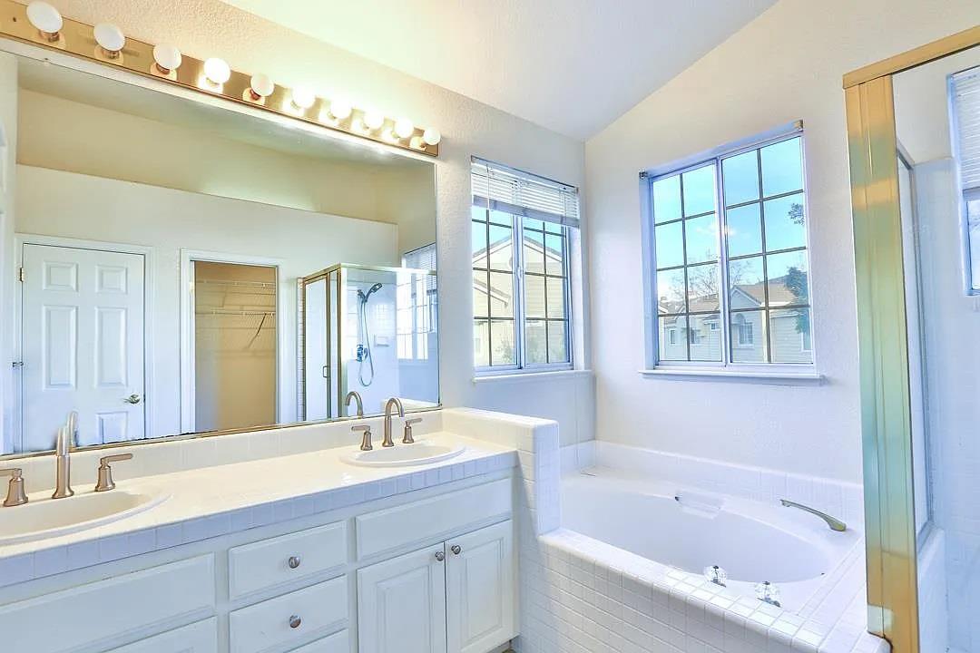 Detail Gallery Image 27 of 44 For 510 Porpoise Bay Ter a,  Sunnyvale,  CA 94089 - 3 Beds | 2/1 Baths