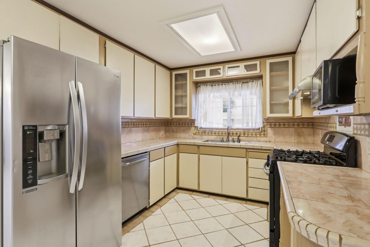 Detail Gallery Image 8 of 34 For 1729 Adrian Way, San Jose,  CA 95122 - 4 Beds | 3 Baths