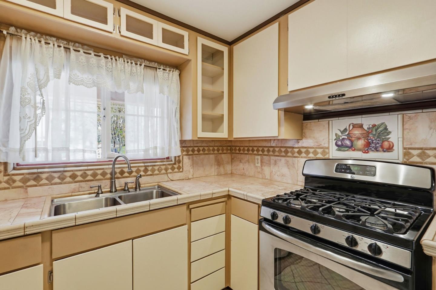 Detail Gallery Image 9 of 34 For 1729 Adrian Way, San Jose,  CA 95122 - 4 Beds | 3 Baths