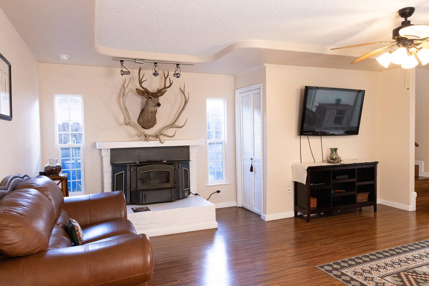 Detail Gallery Image 3 of 37 For 632 Serenade Ct, San Jose,  CA 95111 - 6 Beds | 3 Baths