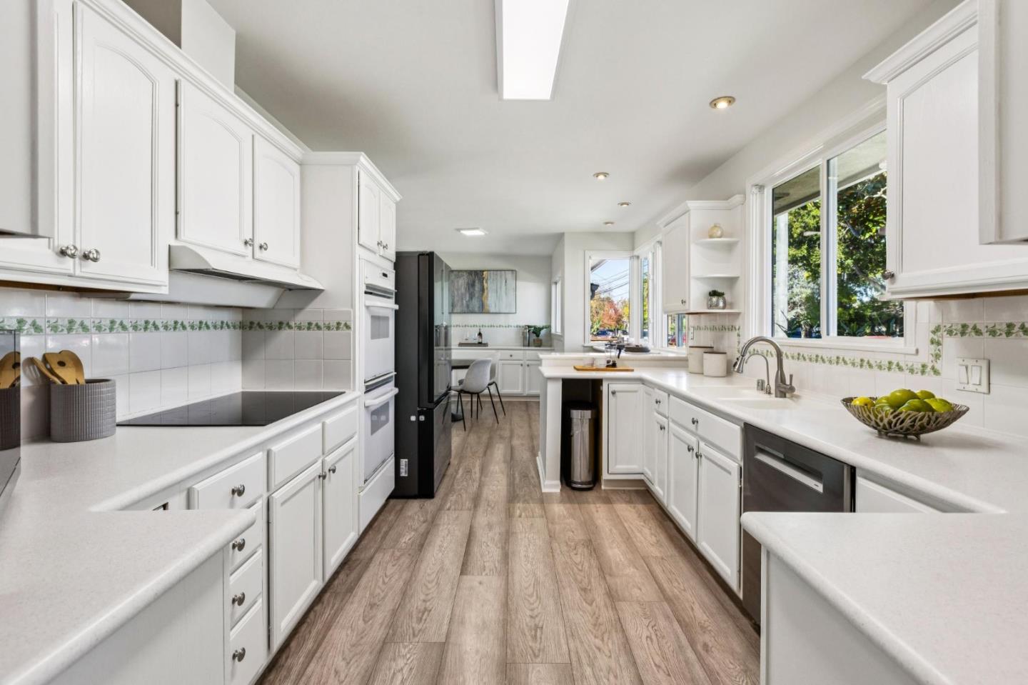 Detail Gallery Image 5 of 42 For 124 S Idaho St, San Mateo,  CA 94401 - 3 Beds | 2 Baths