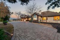 380 W Middle AVE